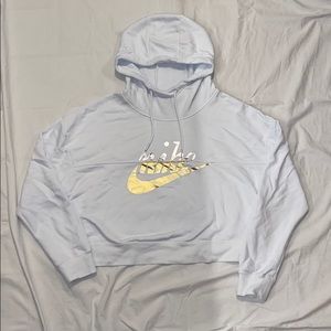 nike cropped hoodie